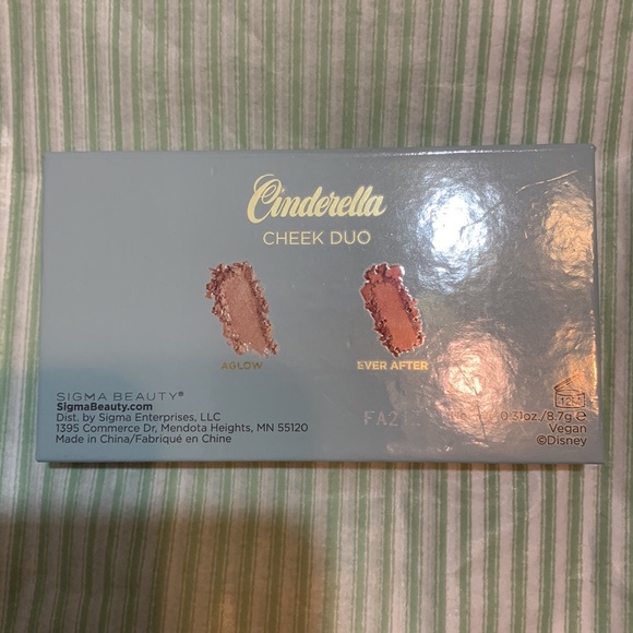 LE Sigma Cinderella Blush and Highlight Duo - Picture 3 of 3